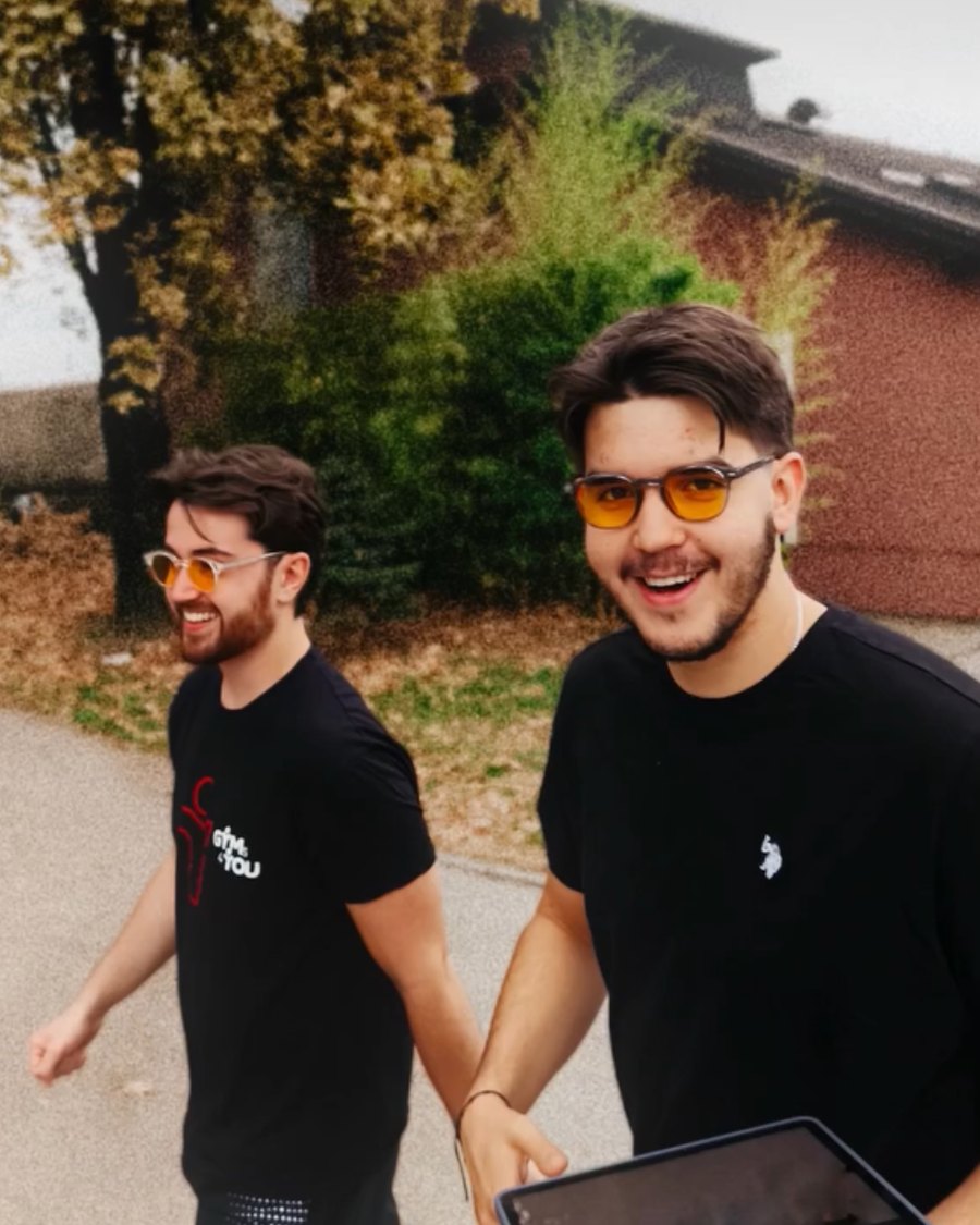 Dva kupca u šetnji nose Daylights naočale